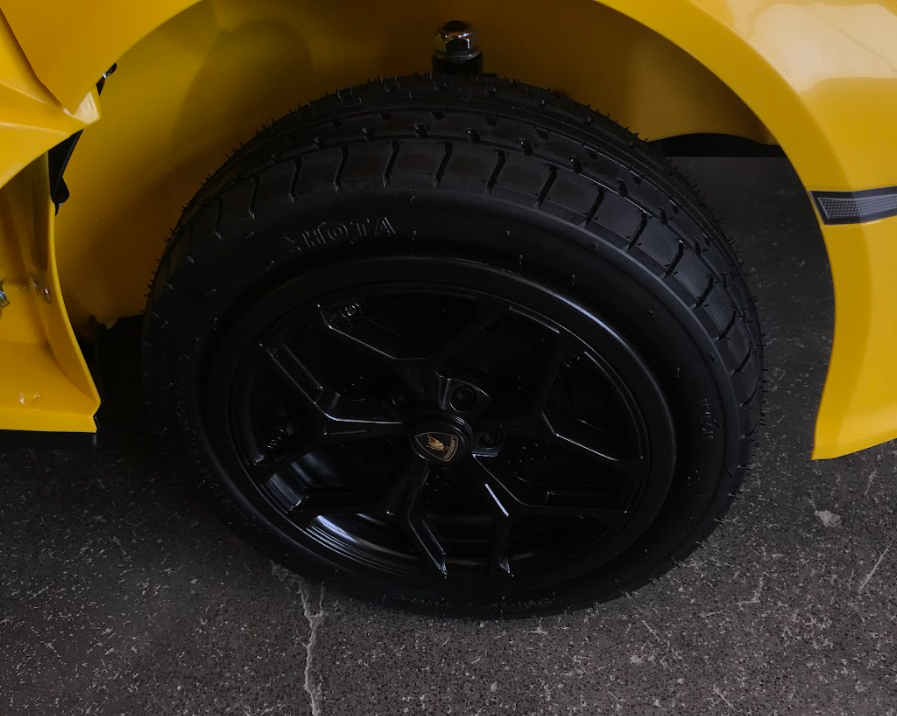 mamido Náhradné nafukovacie koleso s puklicou pre Lamborghini Revuelto