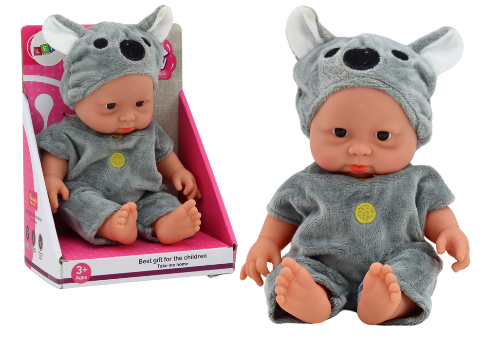 mamido Malá bábika batoľa v šedom oblečku a čiapočke koala