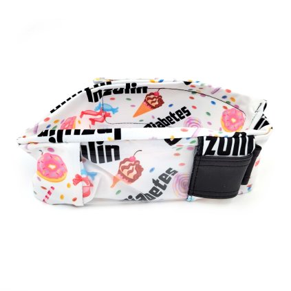 Bílý pás na inzulinovou pumpu s okénkem a veselým vzorem sladkostí a slov diabetes a inzulin – Sladkosti s inzulinem