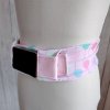 Růžový pás na inzulinovou pumpu s okénkem a veselým vzorem barevných balónků – ideální pro děti