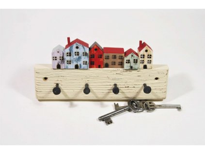 Dřevěný věšák na klíče s šesti barevnými domečky.
