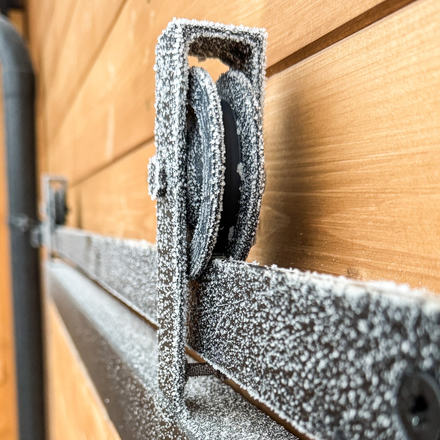 Kování pro posuvné dveře, které zvládne i exteriér