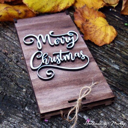 Ručně vyráběná dřevěná krabička s nápisem „Merry Christmas“ – originální obal na peníze, poukazy nebo dárkových poukazů. Stylový způsob, jak darovat vánoční radost. handmade by Mirkys