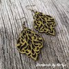 Dřevěné náušnice s antickým zlatým vzhledem a ornamentálním vzorem. Stylový doplněk pro milovnice boho a vintage módy. Handmade by Mirkys