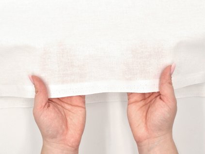 Plátno 100 % bavlna, bílá, šíře 220 cm, 130 g/m² – odolná pro povlečení, lehké oděvy a patchwork