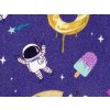 Bavlněný úplet s digitálním potiskem „sladký vesmír“, hravý motiv na světlém podkladu, šíře 180 cm, ideální pro dětské oblečení a pohodlné volnočasové oděvy.
