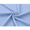 Směsové plátno Civik 130 ve světle modré barvě, šíře 150 cm, lehká a odolná tkanina vhodná pro ložní prádlo, pracovní oděvy i technické použití.