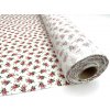 Tkanina Domestik, 100 % bavlněné plátno: bílý podklad s drobnými červenými růžičkami a zelenými lístky – romantický vzor pro povlečení, oděvy a patchwork