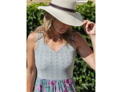 Vzdušné šaty s madeirou