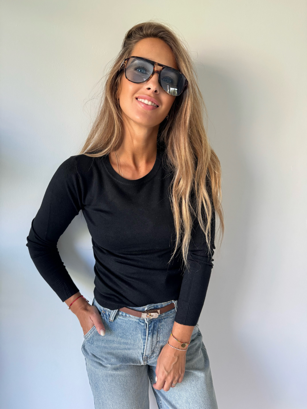 Basic svetr s kul. černá