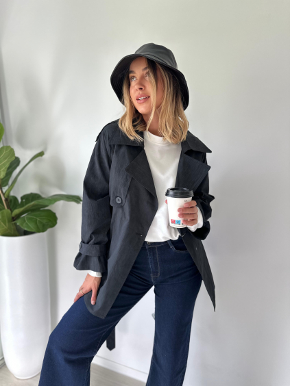 Krátký trenčkot černá