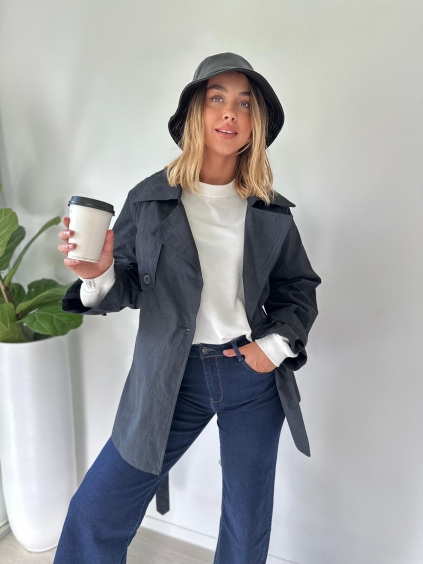 Krátký trenčkot černá