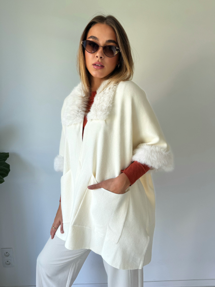 Pončo s kožíškem Smetana