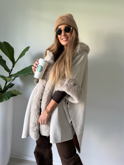 Kabát pončo krémová