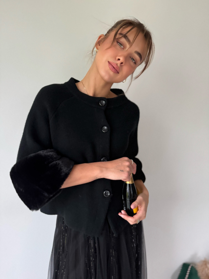 Svetřík s kožíškem černá