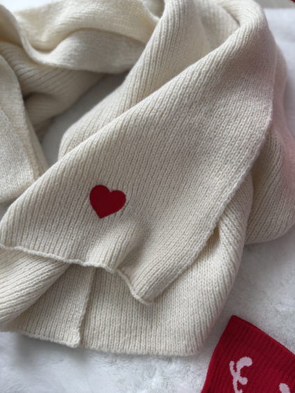 Šála se srdíčkem