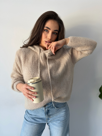 MOHÉROVÝ SVETR S KAPUCÍ KRÉMOVÁ