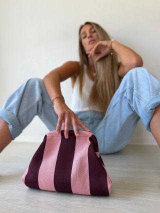 Praktičnost a pocit luxusu - to jsou naše kabelky clip. Dost velká na všechny holčičí nutnosti Dost stylová a luxusní Dost...