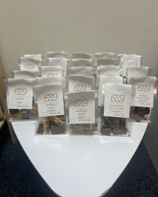 Přivezla jsem velkou zásobu z Nugátovník a můžete se zítra všichni těšit na ochutnávku.👌...