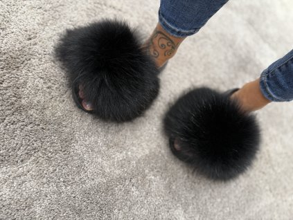 Dark Black Raccoon (čierny mýval)