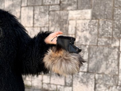 KOŽENÉ BEZPALCOVÉ RUKAVICE S KOŽUŠINOU MÝVALA