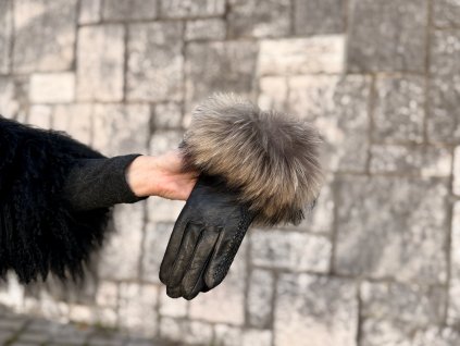 KOŽENÉ RUKAVICE S KOŽUŠINOU MÝVALA