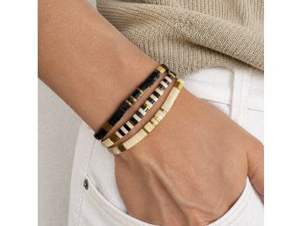 0018 white jeans square
