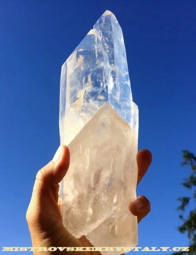 Existuje hluboká touha kráčet po této planetě svobodně, vystoupit ze všech omezení, rozprostřít se za hranice "běžného",...