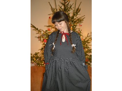 Sváteční srdíčkové šaty