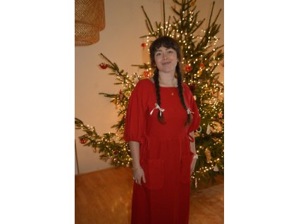 Červené mušelínové šaty