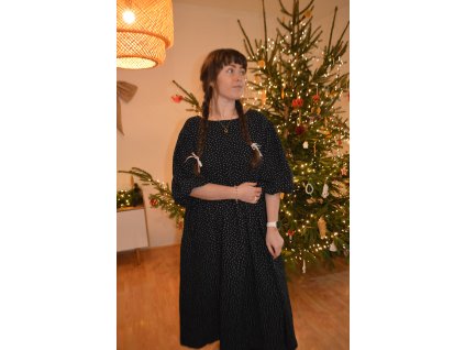 Černé puntíkaté šaty