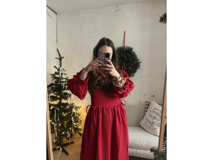 Mušelínové červené šaty s volánky na rukavech