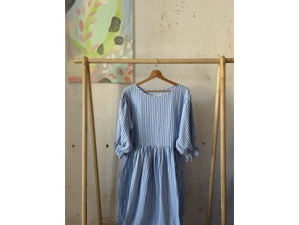 Modré proužkované šaty z mušelínu