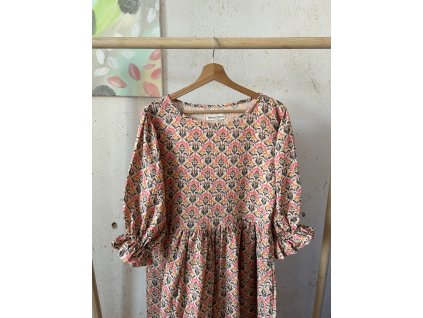 Kytkované orientální šaty z mušelínu