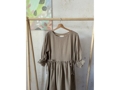 Taupe mušelínové šaty s mašličkama