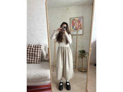 Béžové upnuté šaty z úpletu