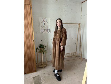 Hnědé manšestrové šaty