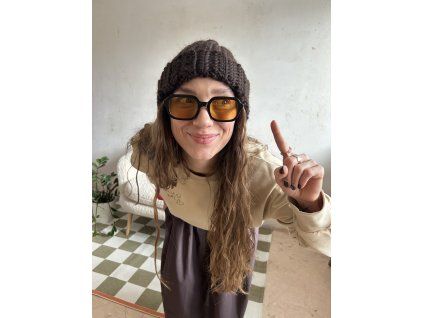 Hnědá vlněná čepice