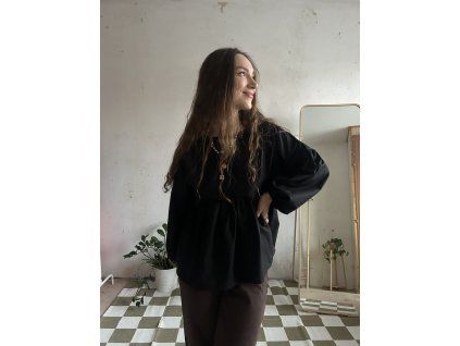 Černá halenka s dlouhými rukávy