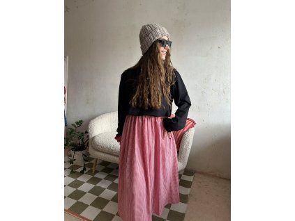 Červená kostkovaná sukně