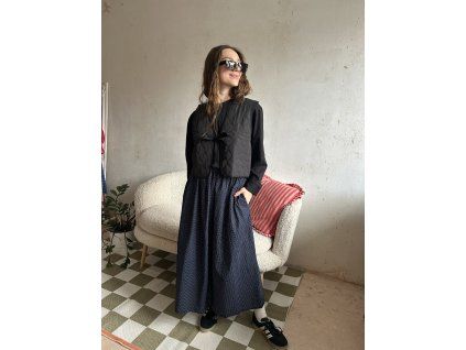 Modrá puntíkatá sukně