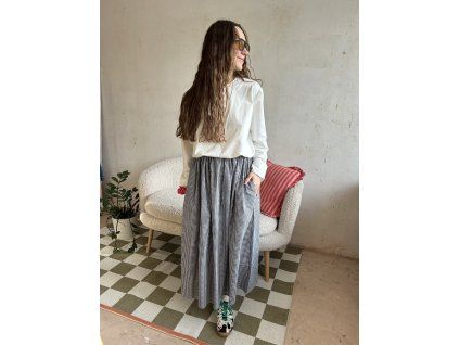 Černá kostkovaná sukně