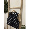 Slavnostní černá vesta se stříbrnými puntíky