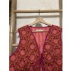 Vzorovaná bordó vesta