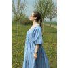 Proužkované šaty z denimu s kříženým topem světlé