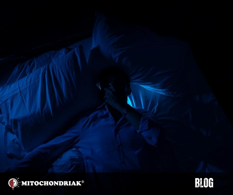 How Blue Light Destroys Your Sleep | 7 Scientific Answers | Mitochondriac®
