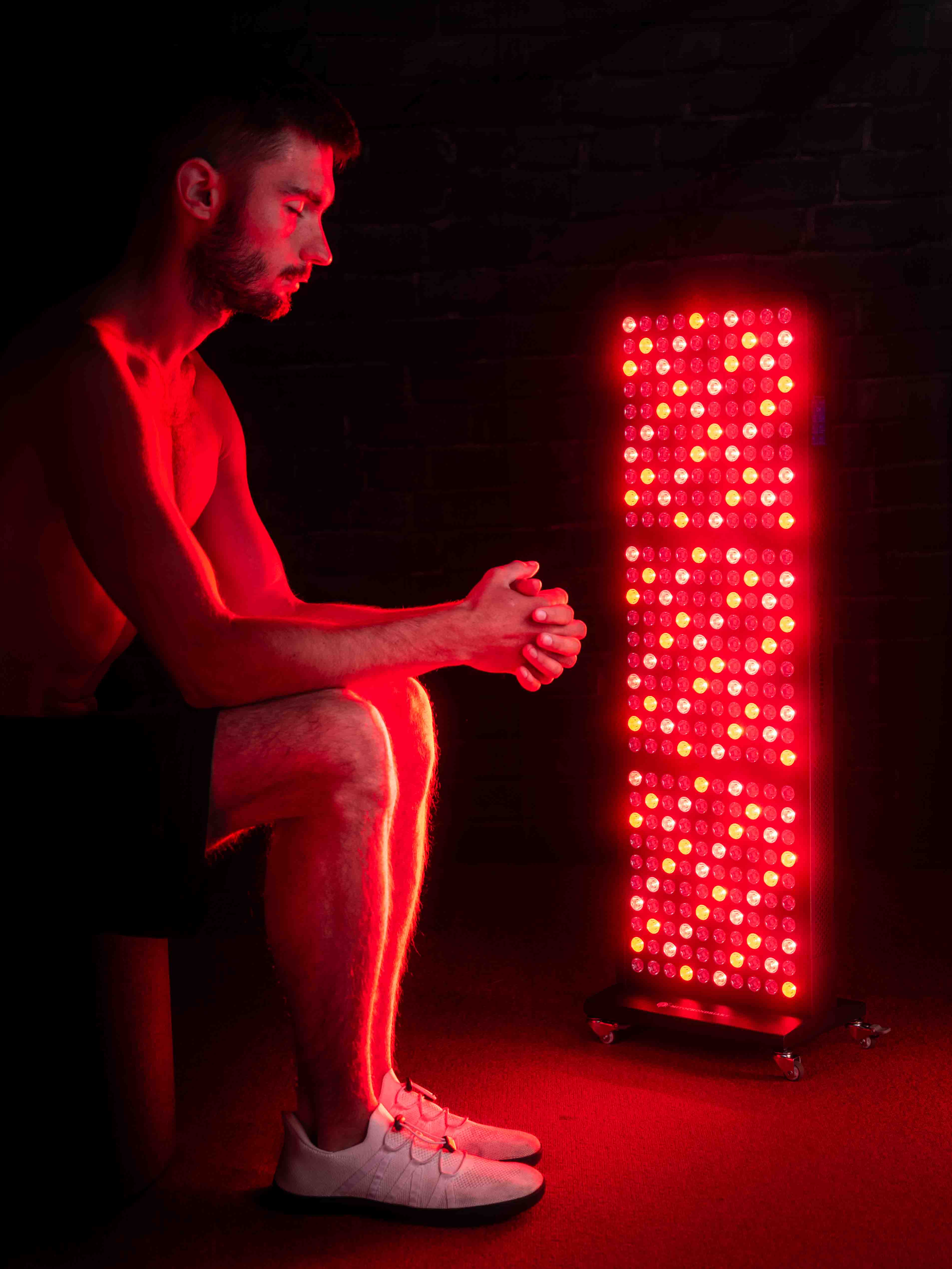 Mitochondriak Maxi infrared panel on manual stand with red and NIR LEDs active