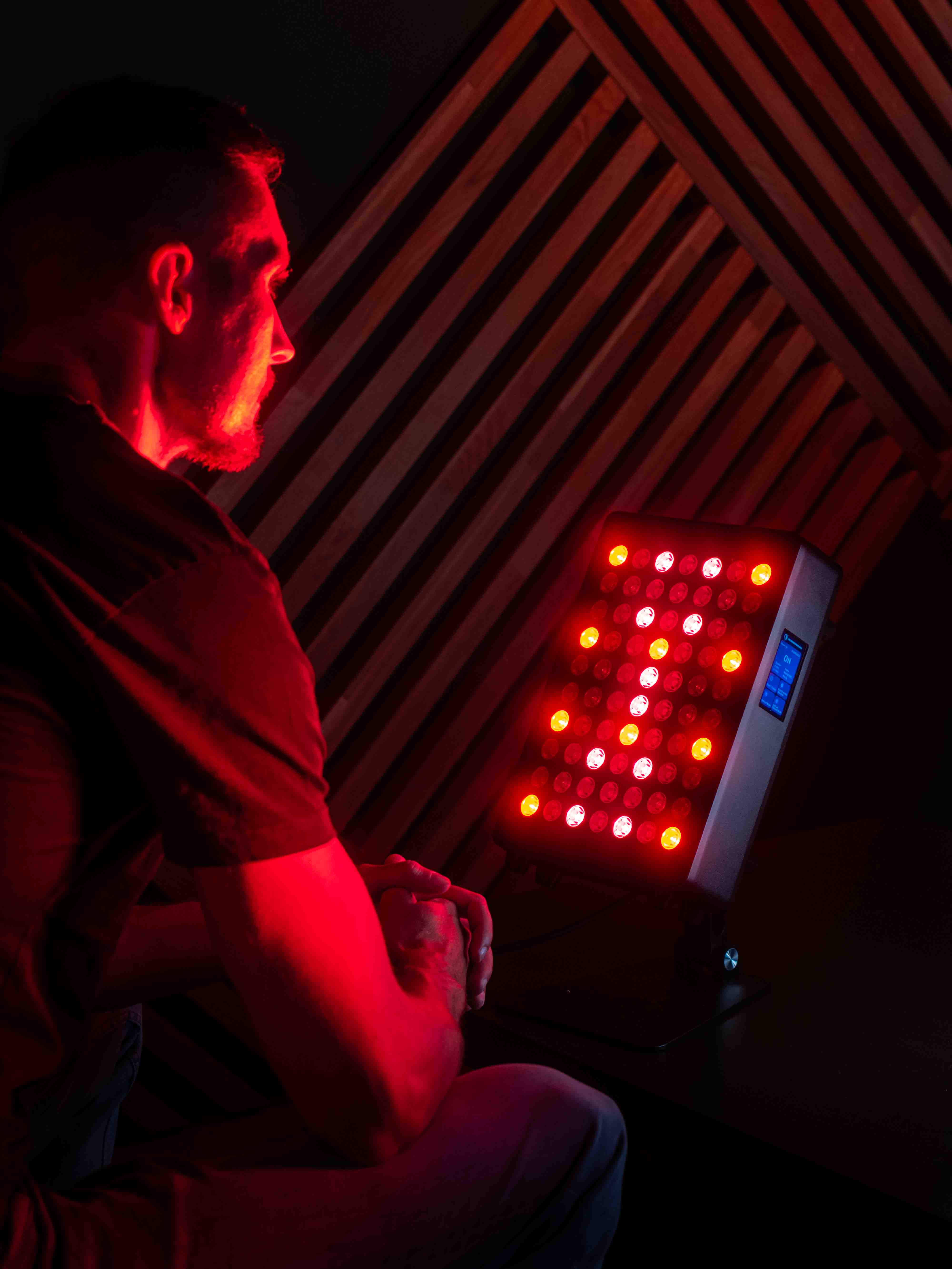 Mitochondriak - red, nir and UV light therapy devices, blue light blocking glasses and indoor lightning solutions