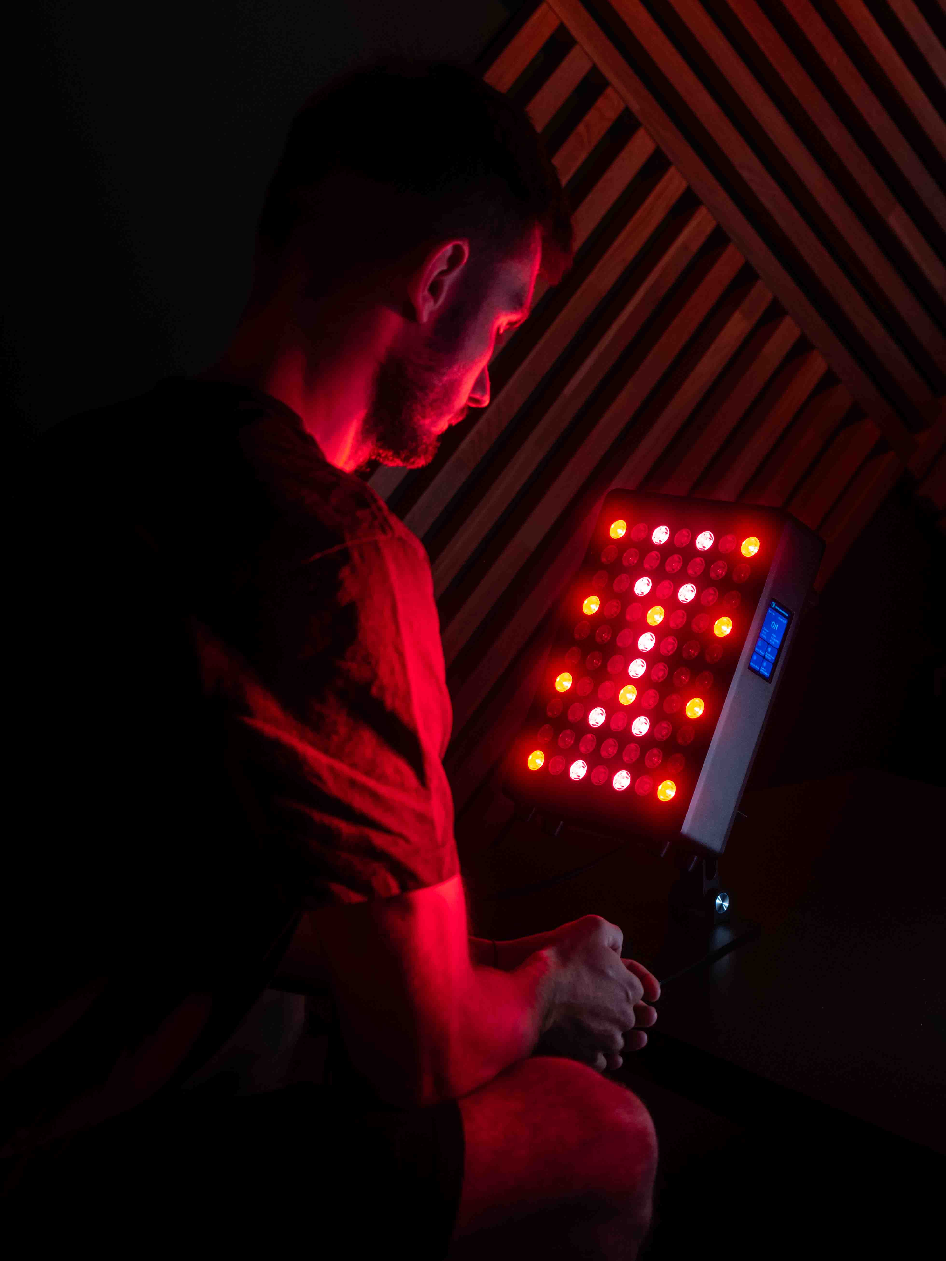 Mitochondriak - red, nir and UV light therapy devices, blue light blocking glasses and indoor lightning solutions