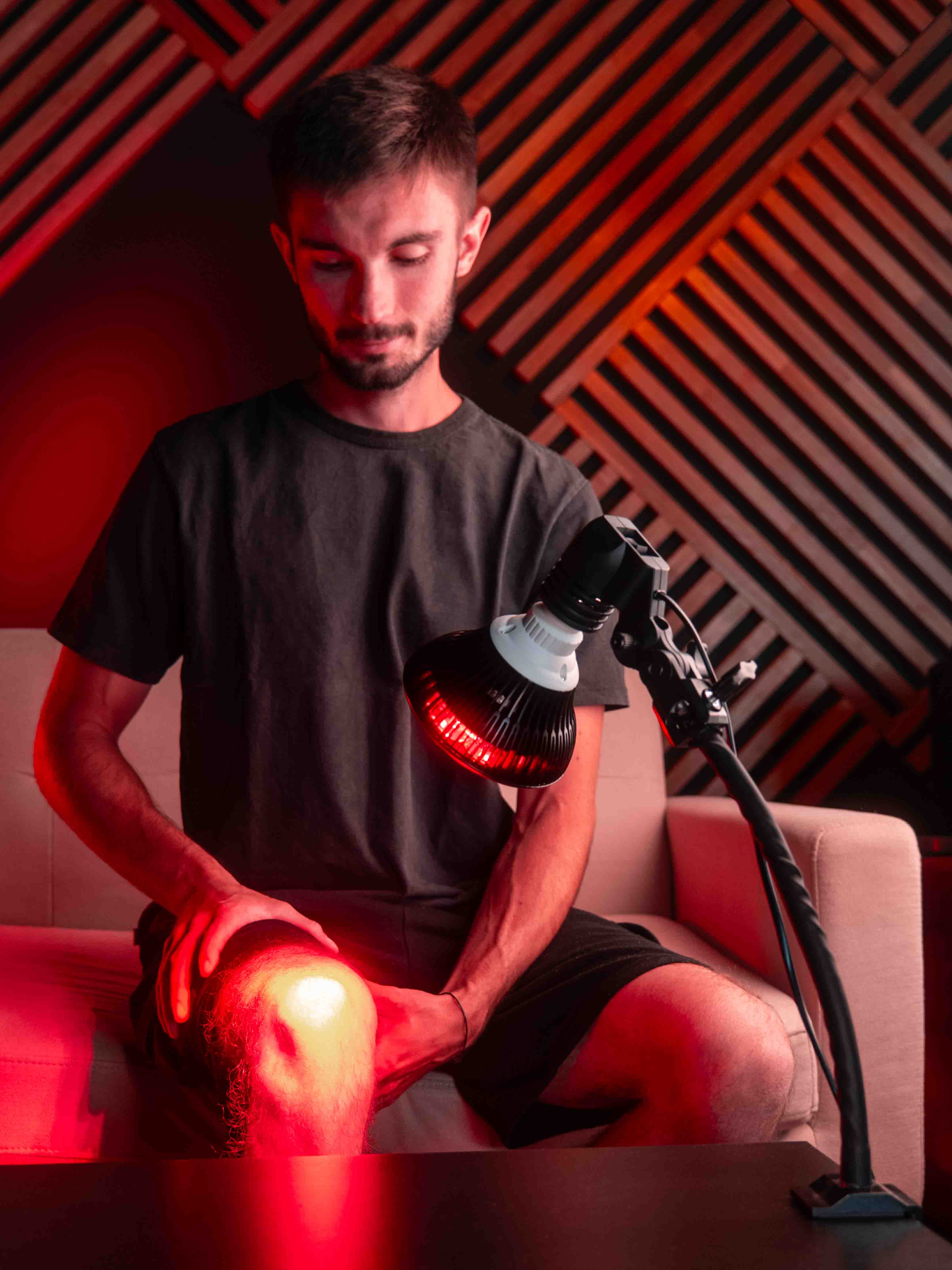 Mitochondriak - red, nir and UV light therapy devices, blue light blocking glasses and indoor lightning solutions